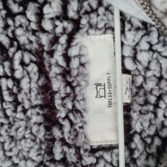 Thread and supply woman's xs cozy soft sweater gray and white in color - Picture 2 of 4